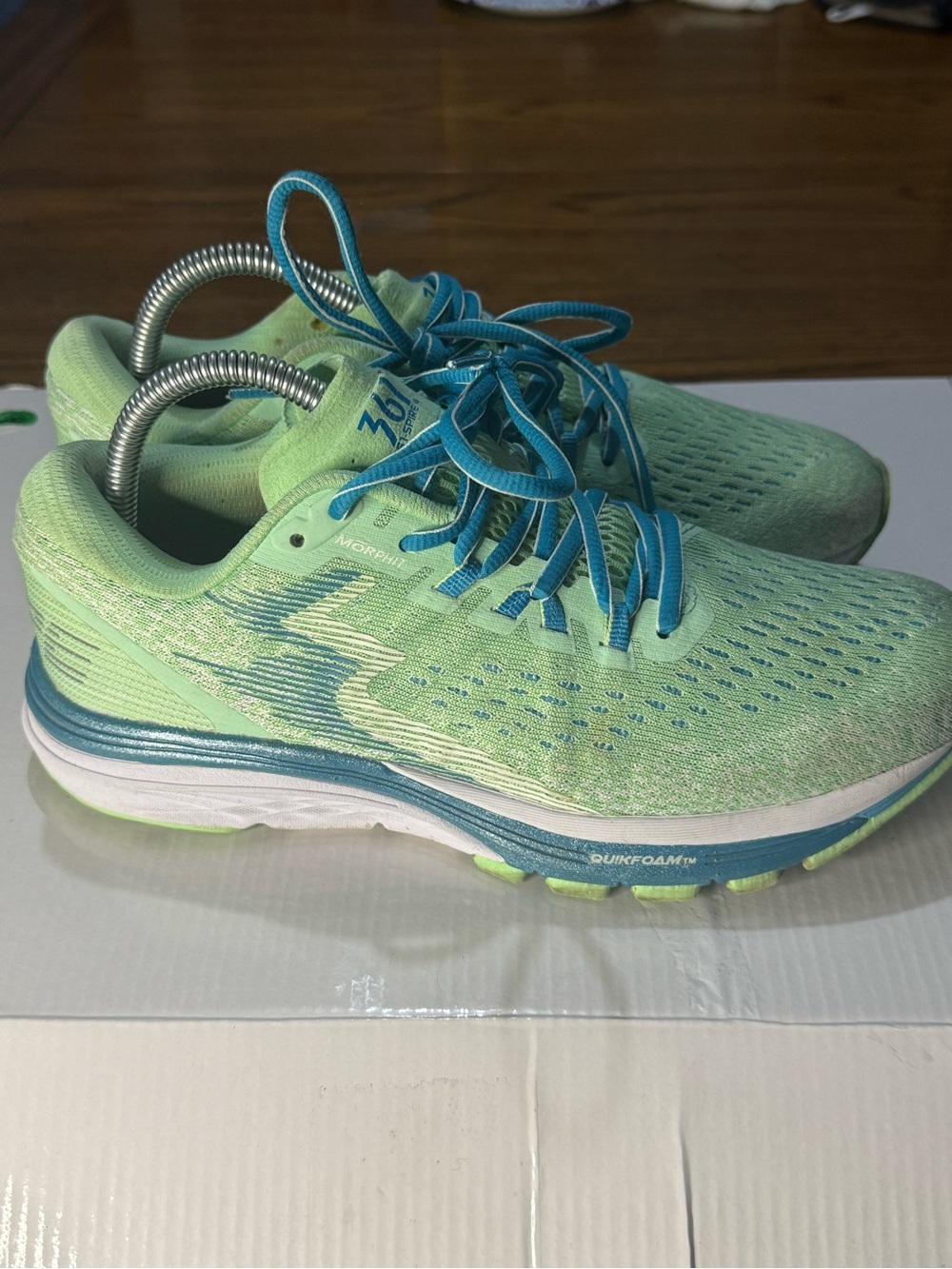 Women's Mint Green Athletic Running Shoes with Teal Accents - Picture 2 of 6